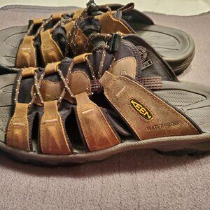 Keen Men's Slip on Sandals Size 9